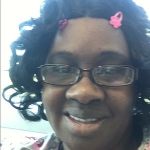 Meet your Posher, Essie